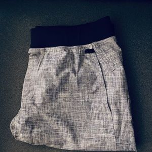 Lululemon gray + white thin men’s athletic shorts